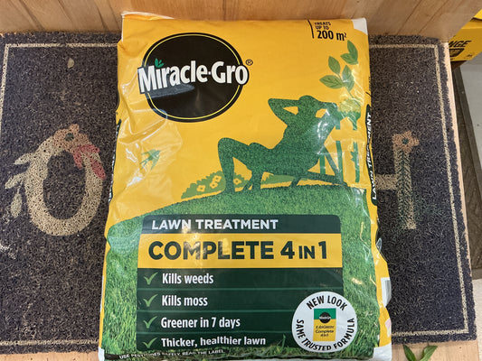 Miracle-Gro Evergreen 4 in 1